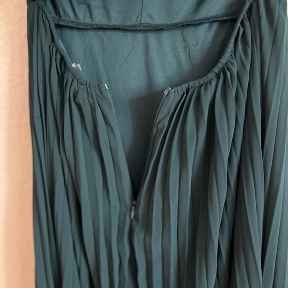 NWOT Feeling Marvelous Emerald Green Pleated Tie-Back Maxi Dress - Picture 7 of 8